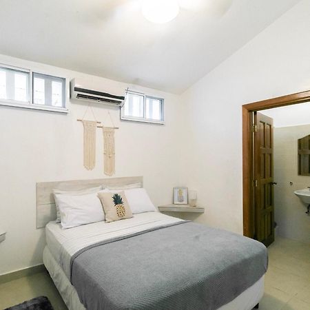 Pineapple House Hotel Bocas Town Luaran gambar