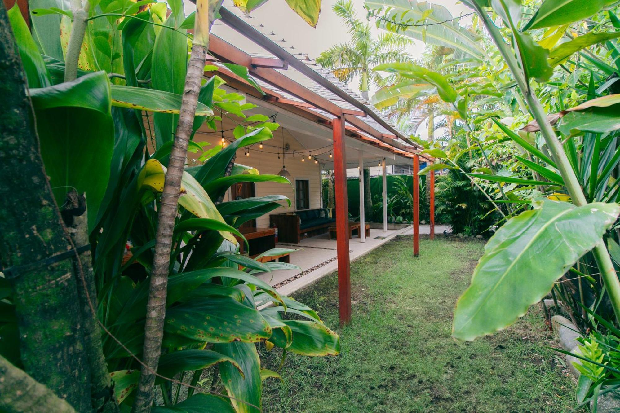 Pineapple House Hotel Bocas Town Luaran gambar