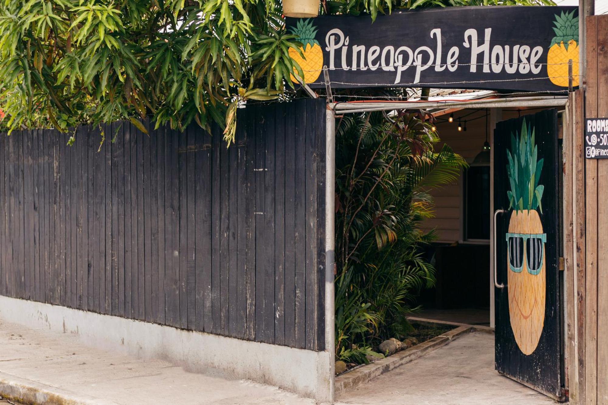 Pineapple House Hotel Bocas Town Luaran gambar